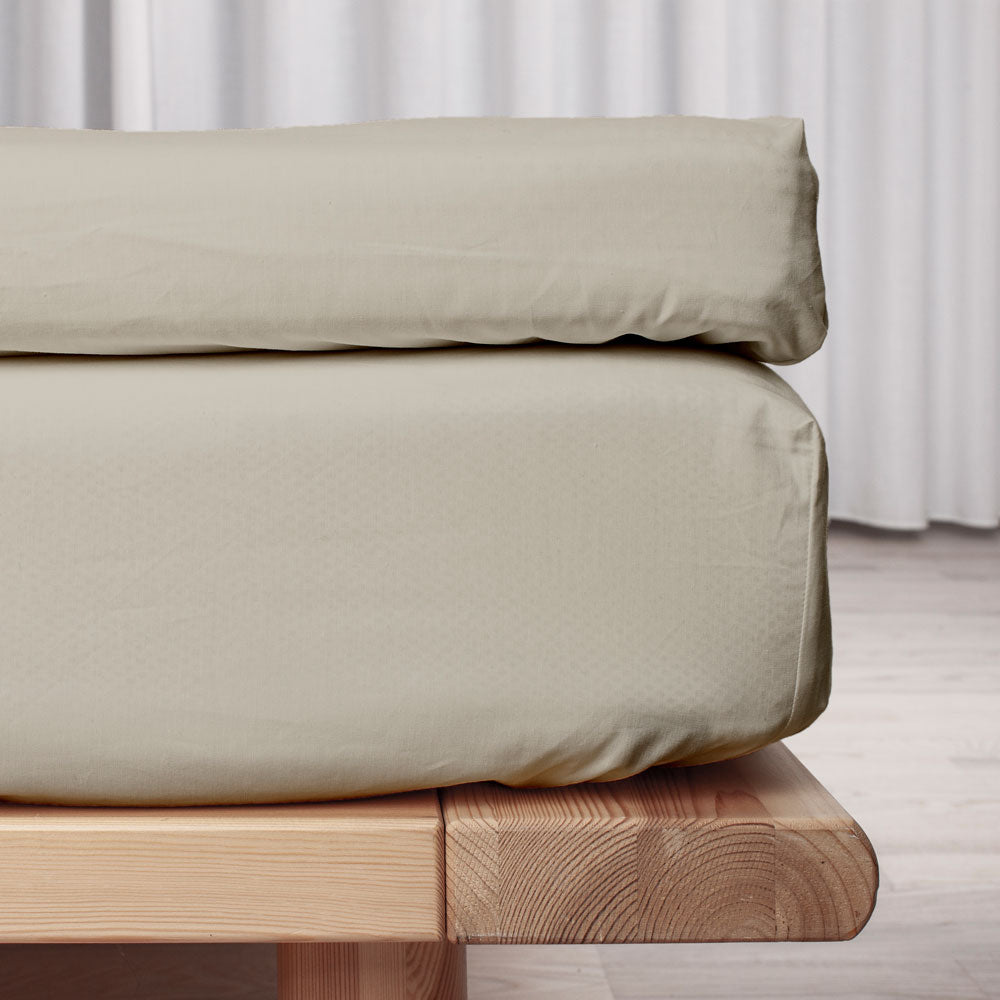 Produktbillede af PERCALE Økologisk Kuvertlagen 120x200 cm Sand på tilbud i høj kvalitet