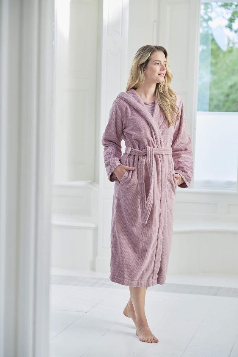 Produktbillede af PIP Soft Zellige Bathrobe Lila M på tilbud i høj kvalitet