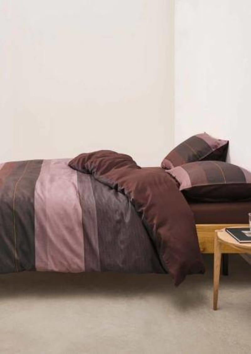 Produktbillede af Marc O´Polo Kiya Aubergine 140x200+60x63 på tilbud i høj kvalitet