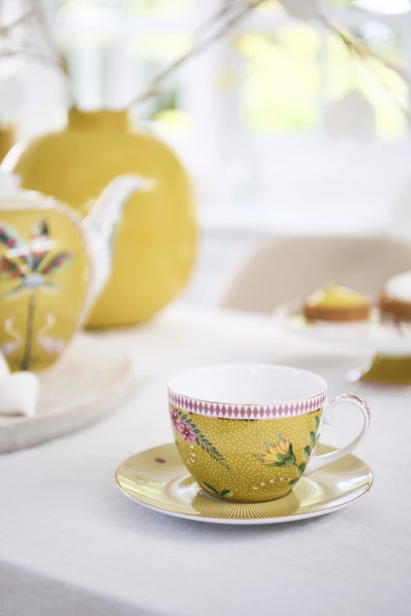 Se billigt tilbud på Cup & Saucer La Majorelle Yellow 280ml! Udsalg på Pip Studio - Køb online nu. Hurtig levering, billig fragt. Varenummer: CADEC-51.004.151.
