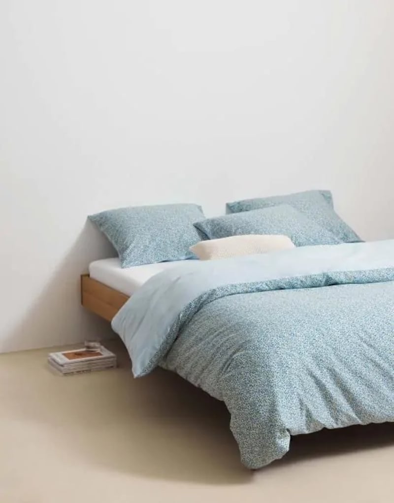 Produktbillede af Marc O`Polo Camo Duvet Cover Nordic Blue 140x220+60x63 på tilbud i høj kvalitet