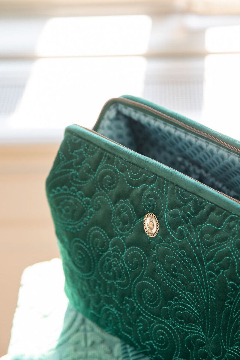Produktbillede af Cosmetic Purse Extra Large Velvet Quilted Green 30x20.7x13.8cm på tilbud i høj kvalitet