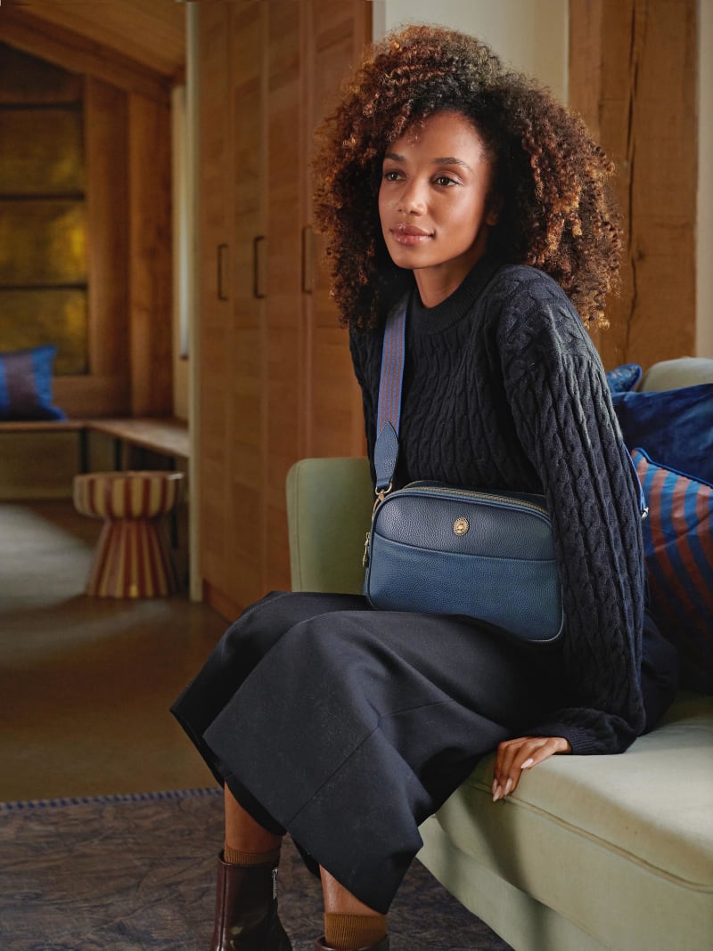 Produktbillede af Frida Cross Bag Medium Blue 26.5x7.5x16.5cm på tilbud i høj kvalitet