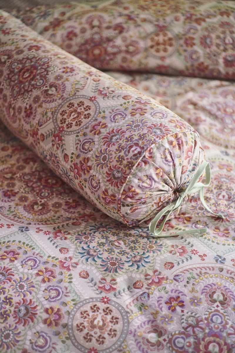 Produktbillede af PIP El Bordado Roll Cushion Pink 22x70 på tilbud i høj kvalitet