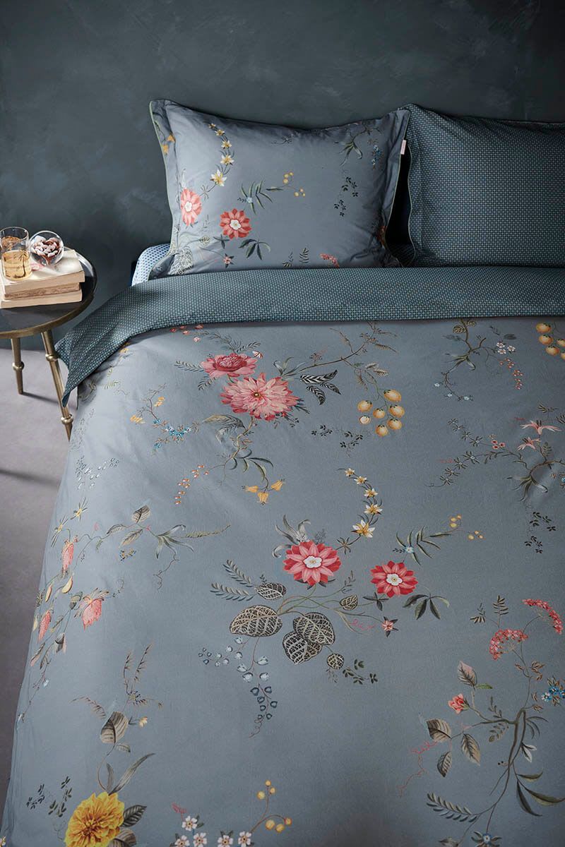 Produktbillede af PIP Fleur Grandeur Blue 140x200 på tilbud i høj kvalitet