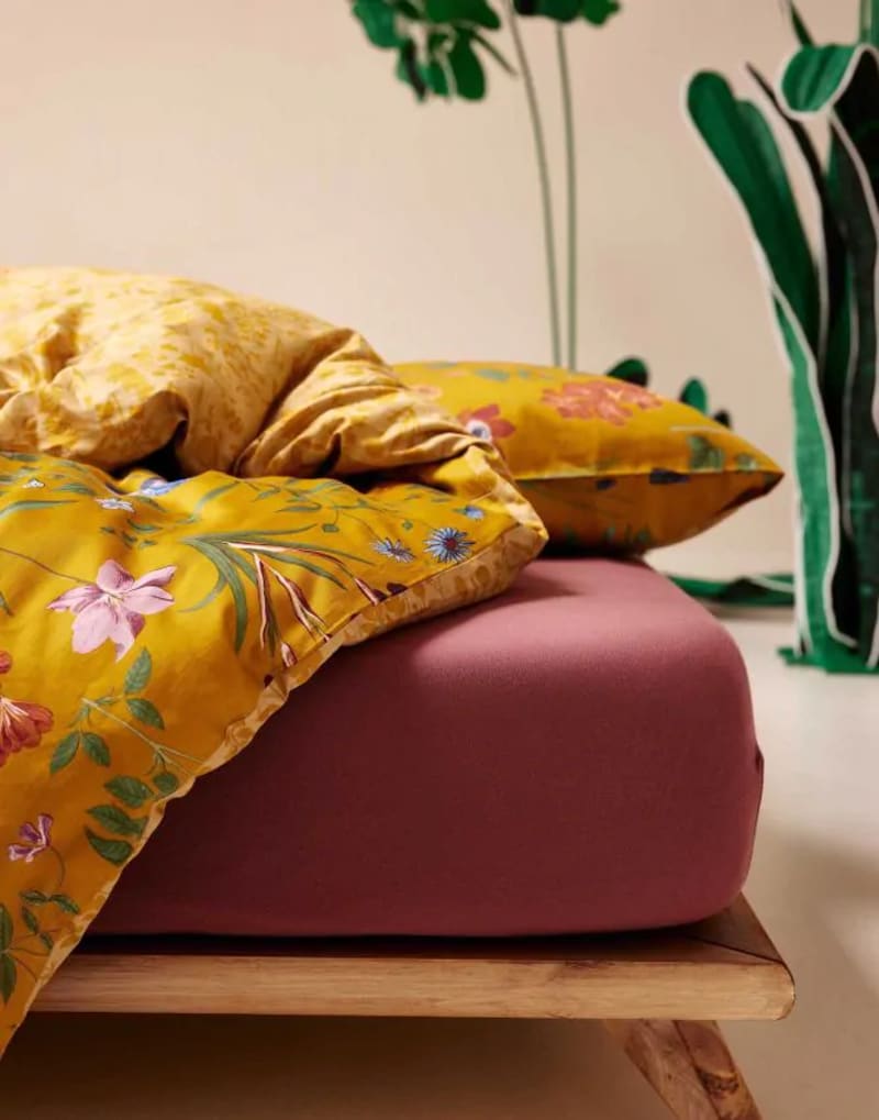 Produktbillede af Essenza Marigold Flower ochre Duvet cover 140x220+60x63 på tilbud i høj kvalitet