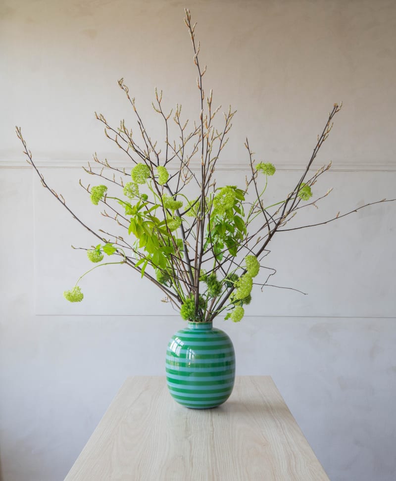 Produktbillede af Vase Metal Stripes Green 32cm på tilbud i høj kvalitet