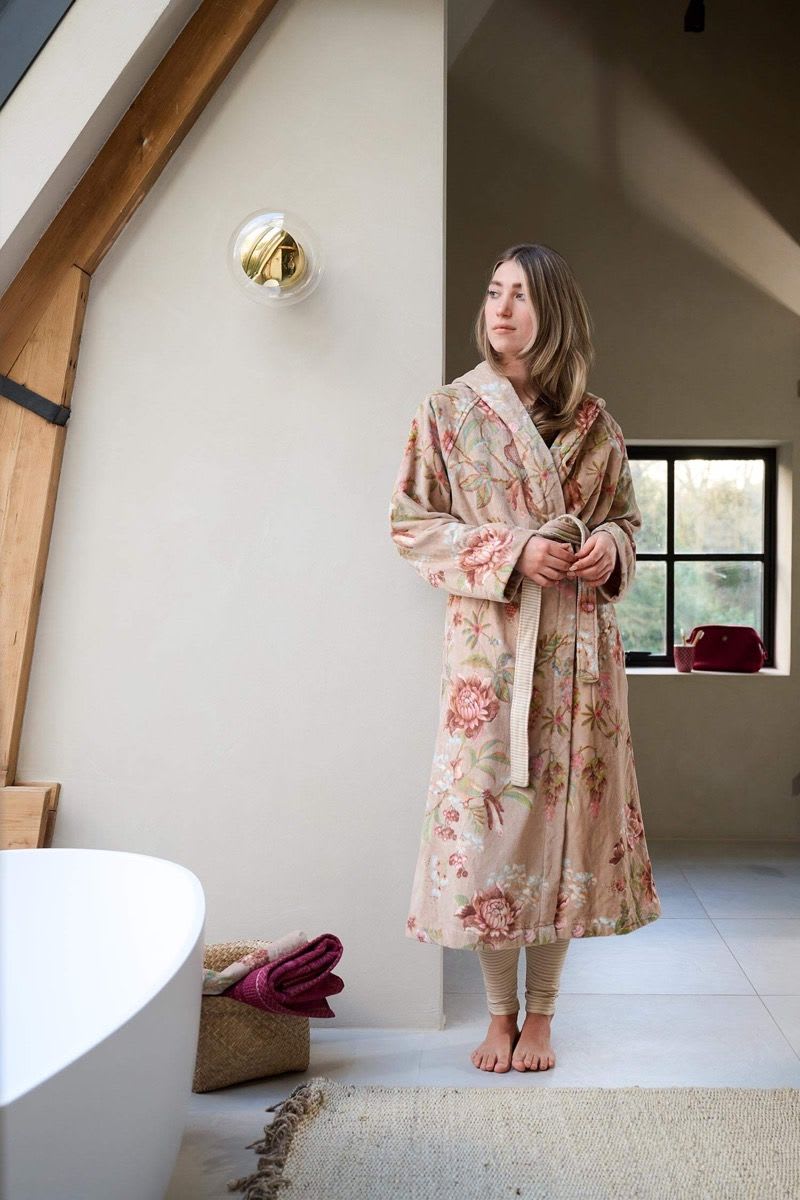 Produktbillede af Pip Studio Secret Garden Bathrobe Khaki M på tilbud i høj kvalitet
