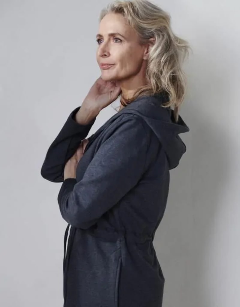 Produktbillede af Louise Bathrobe Navy L på tilbud i høj kvalitet