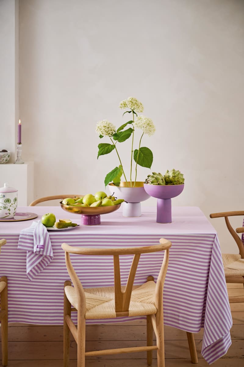 Produktbillede af Table Cloth Stripes Lilac 160x250cm på tilbud i høj kvalitet