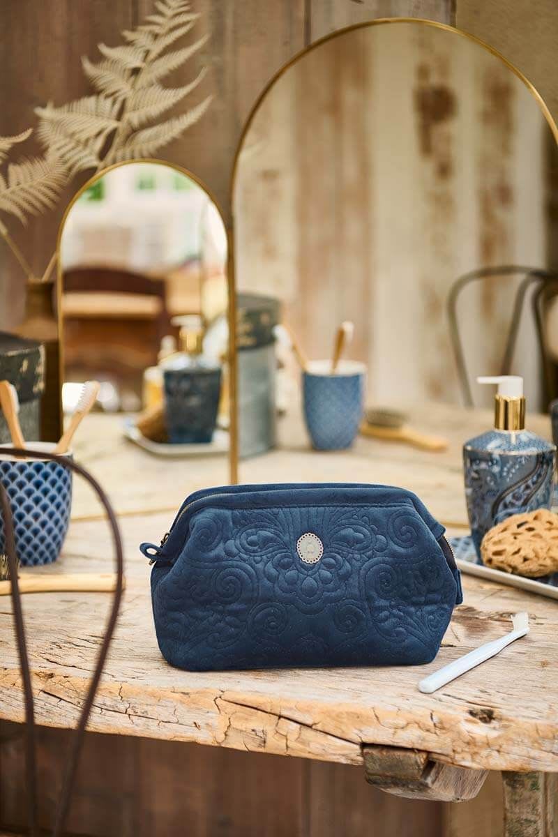 Produktbillede af Cosmetic Purse Small Velvet Quiltey Days Blue 19x12x8.5cm på tilbud i høj kvalitet
