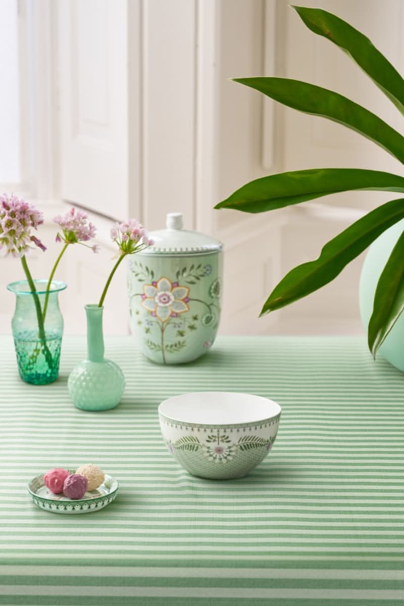 Se Pip Studio Bowl Lily&Lotus Tiles Light Green 15cm på tilbud! Billigt udsalg med hurtig levering (1-2 hverdage) og billig fragt. Over 1334 design brands på udsalg.