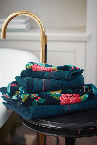 Se billigt tilbud på PIP Soft Zellige Dark Blue 55x100! Udsalg på Bolig > Badeværelse > Håndklæder. Spar op til 67%. Hurtig levering: 1-2 hverdage.
