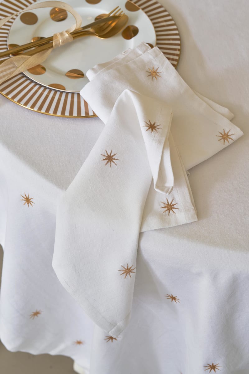Produktbillede af Set/2 Napkin Embroidery Stars Gold 40x40cm på tilbud i høj kvalitet