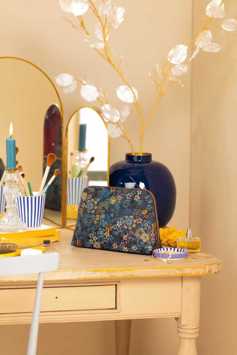 Produktbillede af Coby Cosmetic Bag Triangle Medium Tutti i Fiori Blue 24/17x16.5x8cm på tilbud i høj kvalitet