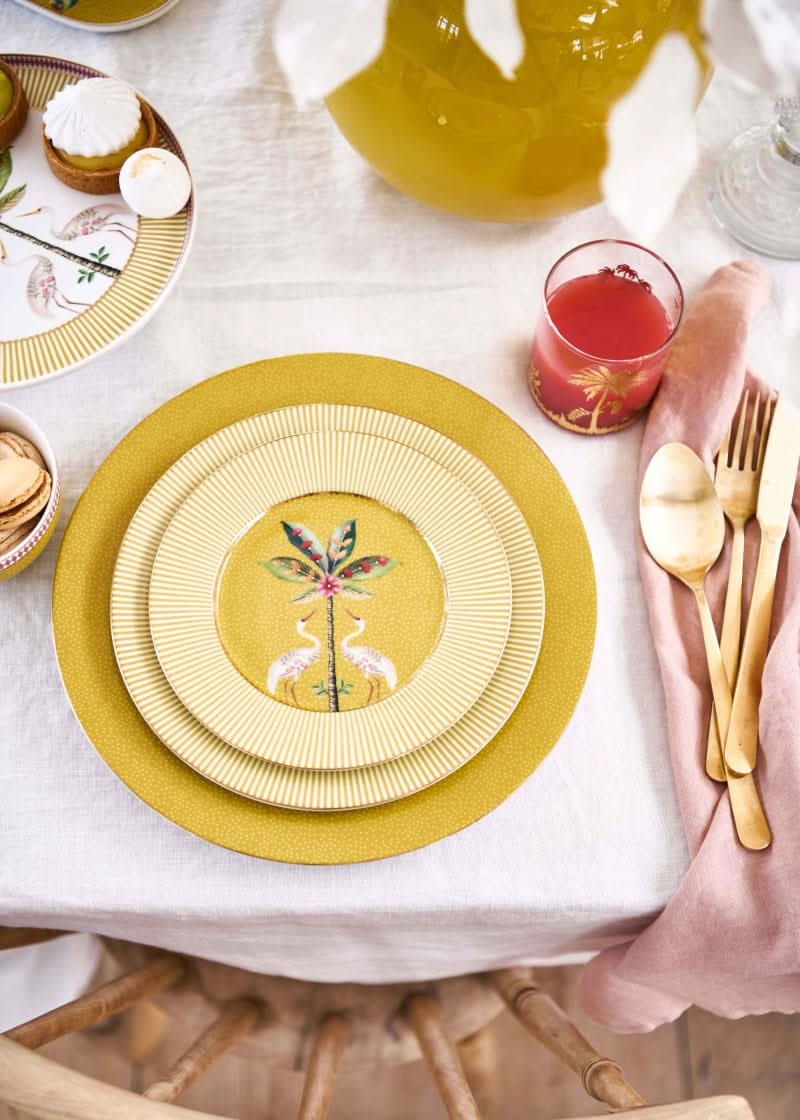 Se tilbud på Plate La Majorelle Yellow 17cm! Billigt udsalg på Pip Studio. Køb online nu! Hurtig levering, billig fragt. Varenummer: CADEC-51.001.338. Spar op til 67%.