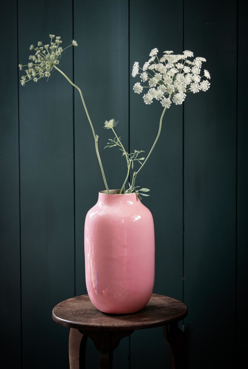 Produktbillede af Vase Metal Oval Old Pink 30cm på tilbud i høj kvalitet