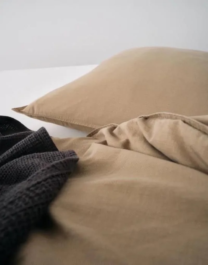 Produktbillede af Marc O Polo Senja walnut Duvet cover 140x220+60x63 på tilbud i høj kvalitet