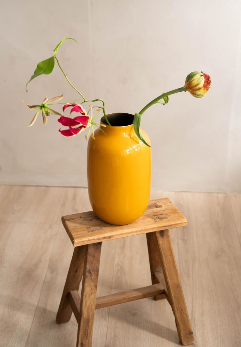 Produktbillede af Vase Metal Oval Yellow 30cm på tilbud i høj kvalitet