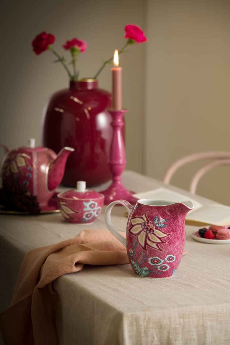 Produktbillede af Jug Large Flower Festival Dark Pink 950ml på tilbud i høj kvalitet