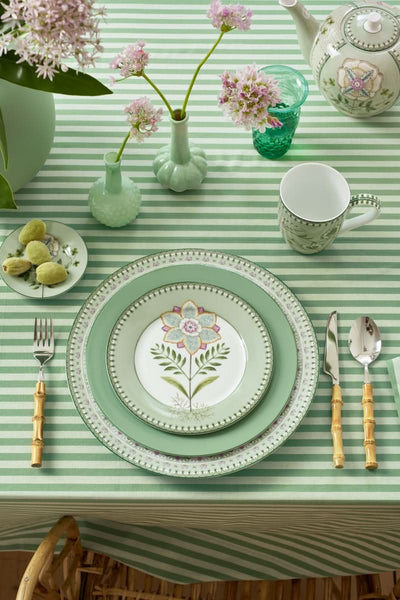 Se tilbud på Pip Studio Plate Lily&Lotus Light Green 21cm! Billigt udsalg på over 785 brands. Hurtig levering (1-2 hverdage) og billig fragt. Varenummer: CADEC-51.001.497. Spar op til 51%.