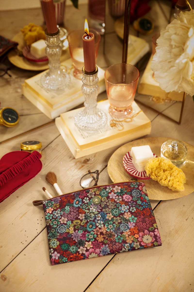 Produktbillede af Charly Cosmetic Flat Pouch Medium Tutti i Fiori Pink 24x15.5x1cm på tilbud i høj kvalitet