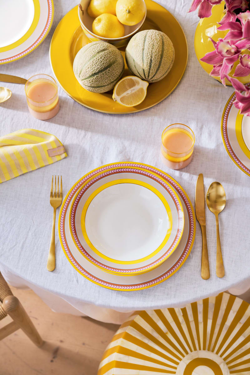 Produktbillede af Deep Plate Pip Chique Stripes Yellow 23.5cm på tilbud i høj kvalitet
