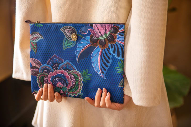 Produktbillede af Charly Cosmetic Flat Pouch Large Cece Fiore Blue 30x22x1cm på tilbud i høj kvalitet