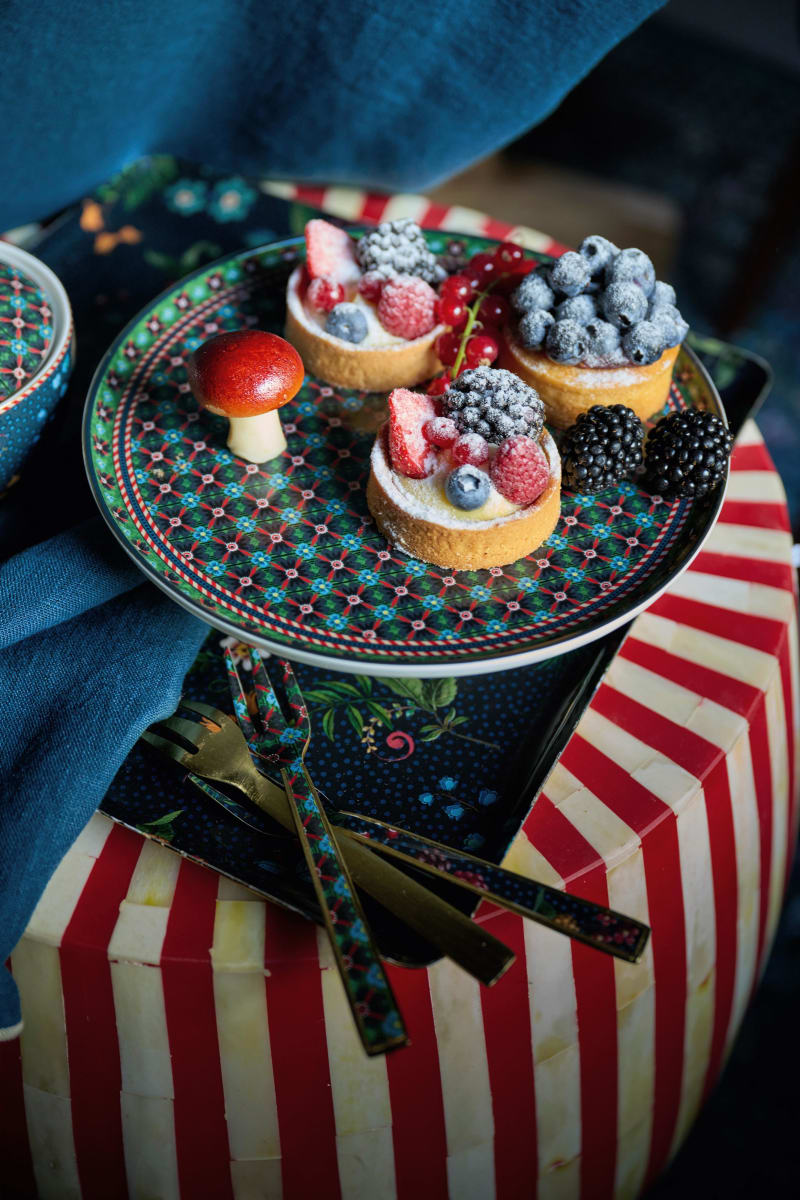 Produktbillede af Berry Blues Mini Cake Tray Clover Green 21cm på tilbud i høj kvalitet