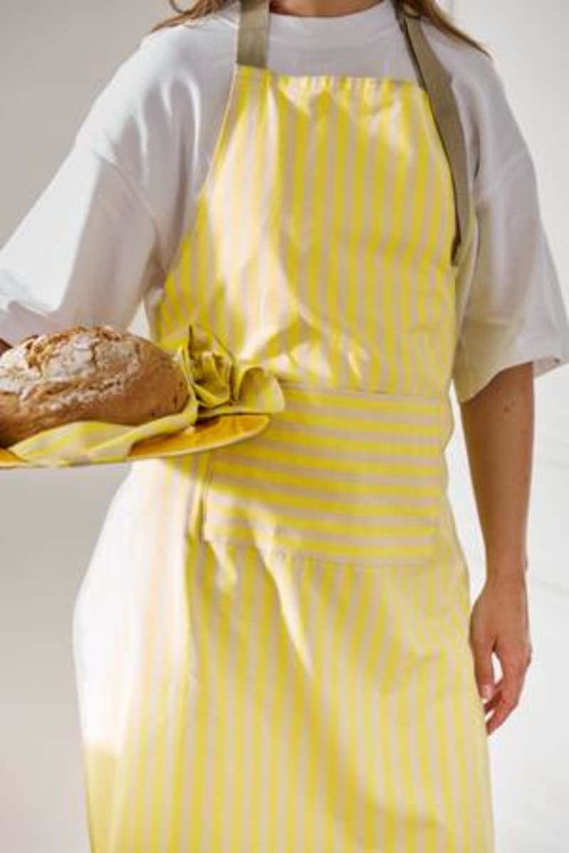 Produktbillede af Apron Stripes Yellow 72x89.5cm på tilbud i høj kvalitet