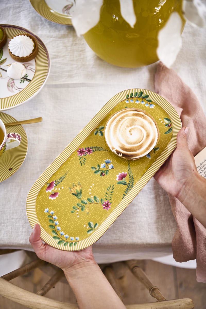 Produktbillede af Cake Tray La Majorelle Yellow 33.3x15.5cm på tilbud i høj kvalitet