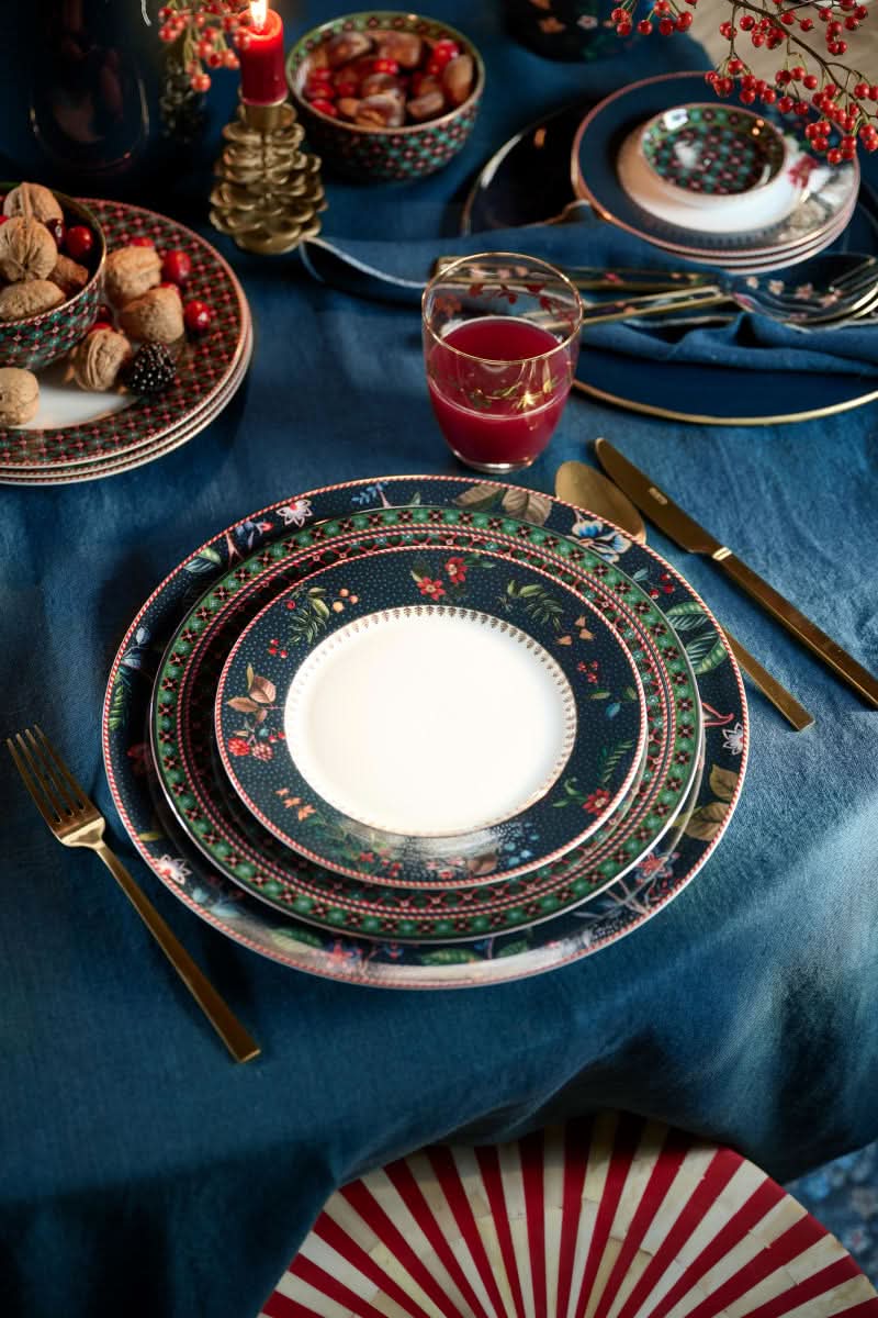 Se billigt tilbud på Plate Berry Blues Blue 21cm! Udsalg på Pip Studio tallerkner. Hurtig levering, billig fragt. Varenummer: CADEC-51.001.481. Spar op til 54%.