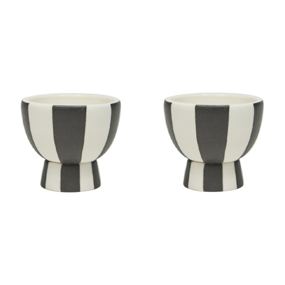 Oyoy living design Oyoy living design Toppu æggebæger 2 stk, hvid/sort – produktbillede (Æggebægre)