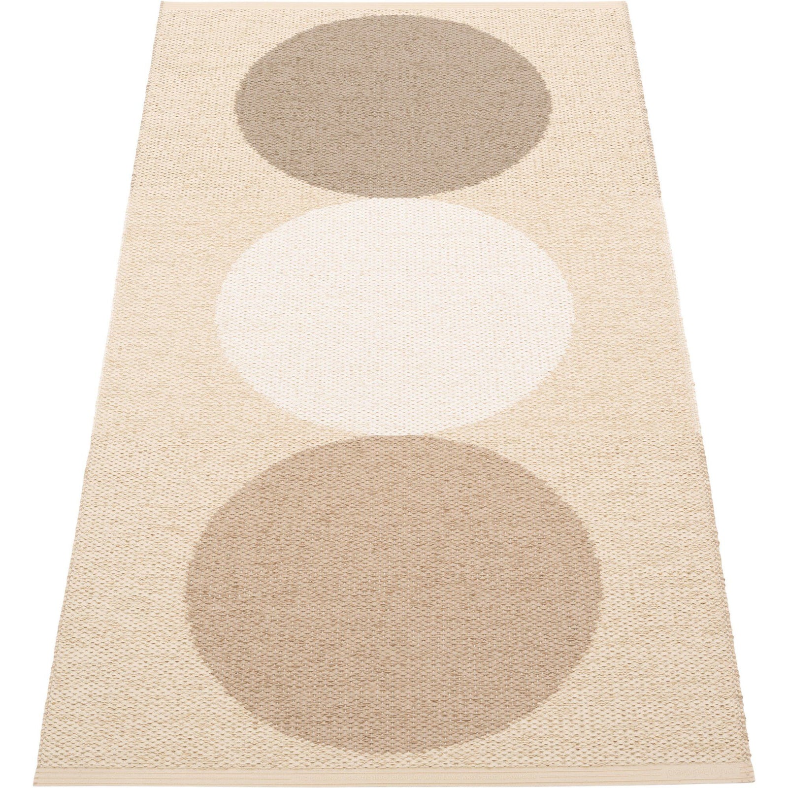 Pappelina Pappelina Otto plasttæppe 70 x 140 cm, grain – billede i brug (Tæpper)