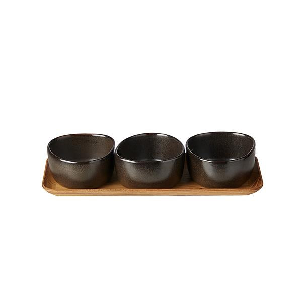 Produktbillede af Aida RAW Metallic Brown Organic skåle på teakbrædt i premium kvalitet