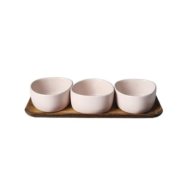 Produktbillede af Aida RAW Organic Nordic Nude 3 x skål på teak træbræt i premium kvalitet