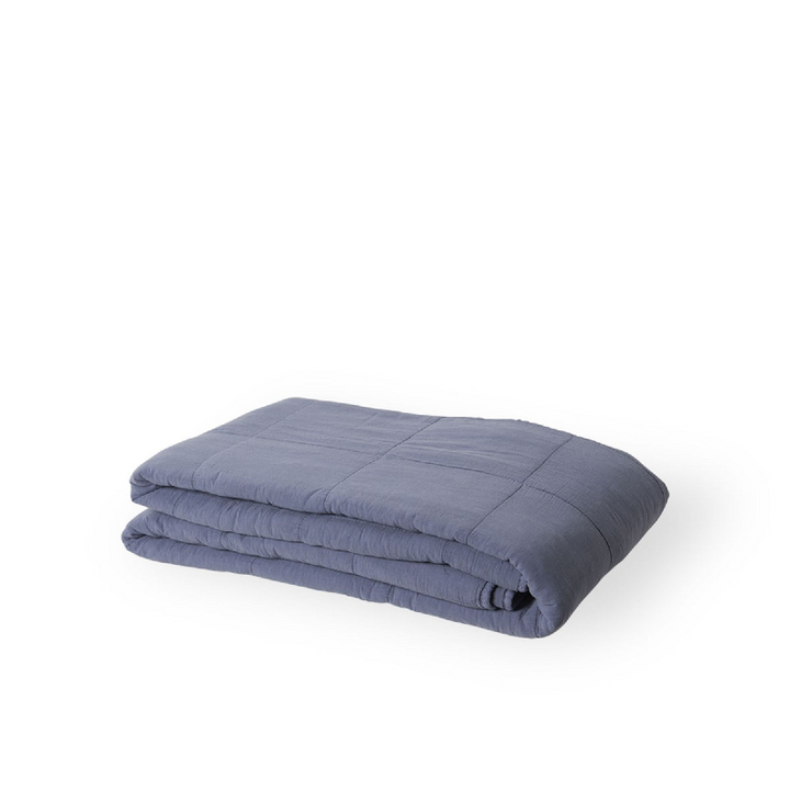 Produktbillede af Sengetæppe i dusty blue 200X230 cm på tilbud i høj kvalitet