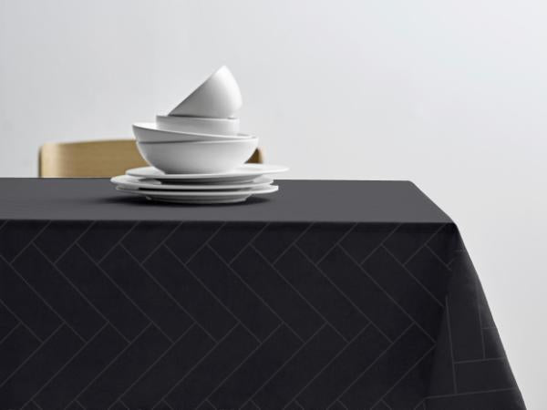 Produktbillede af Södahl Dug 140x220 Tiles Damask Ash i premium kvalitet