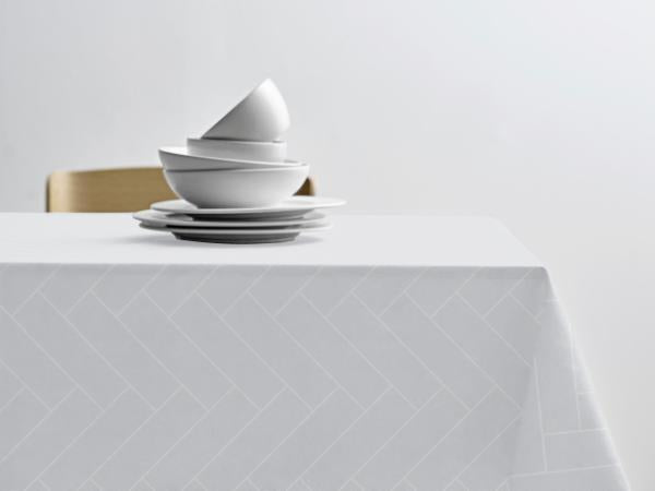 Produktbillede af Södahl Dug 140x320 Tiles Damask White i premium kvalitet