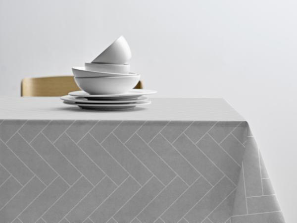 Produktbillede af Södahl Dug 140x370 Tiles Light grey i premium kvalitet