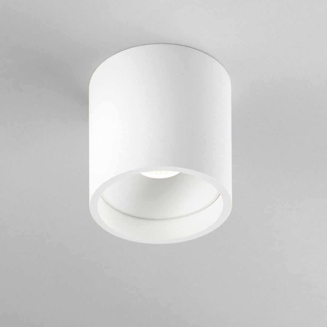 Produktbillede af Solo 2 Round Loftlampe Hvid 2700K LIGHT-POINT i premium kvalitet