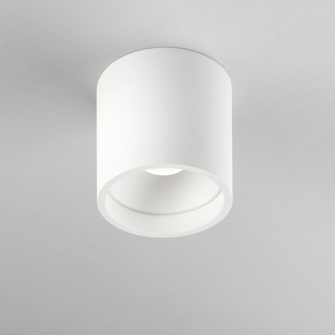 Produktbillede af Solo Round Loftlampe Hvid 3000K LIGHT-POINT i premium kvalitet