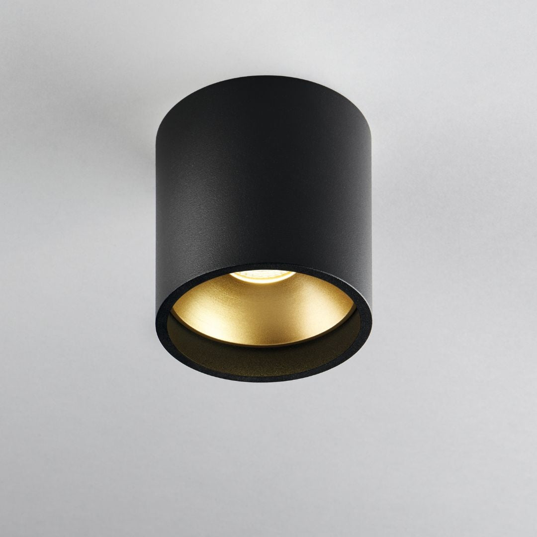Produktbillede af Solo Round Loftlampe Sort/Guld 3000K LIGHT-POINT i premium kvalitet