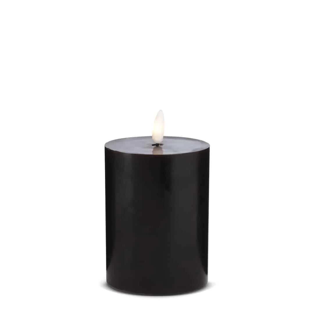 LED Stearinlys 1 stk. ø7,5 x 12,5 cm m/3D flamme (flere farver) Sort