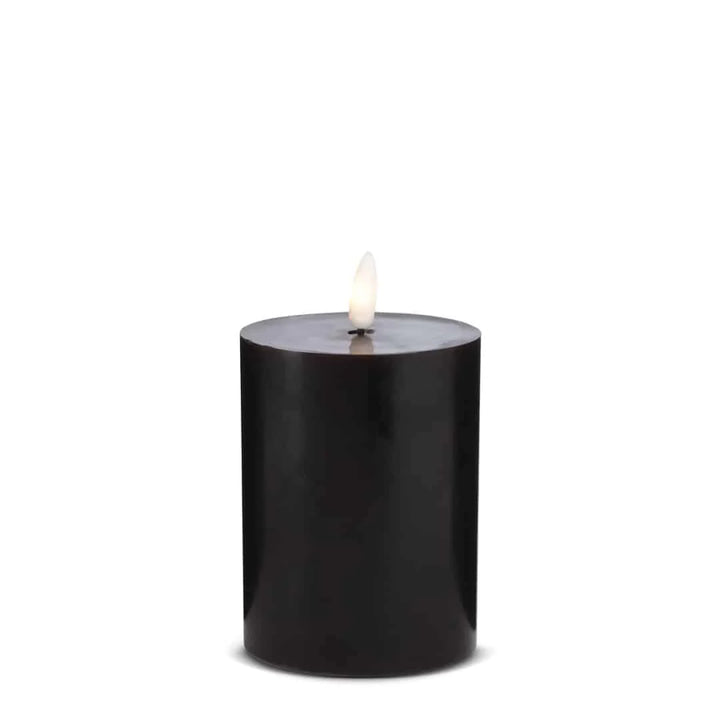 LED Stearinlys 1 stk. ø7,5 x 12,5 cm m/3D flamme (flere farver) Sort