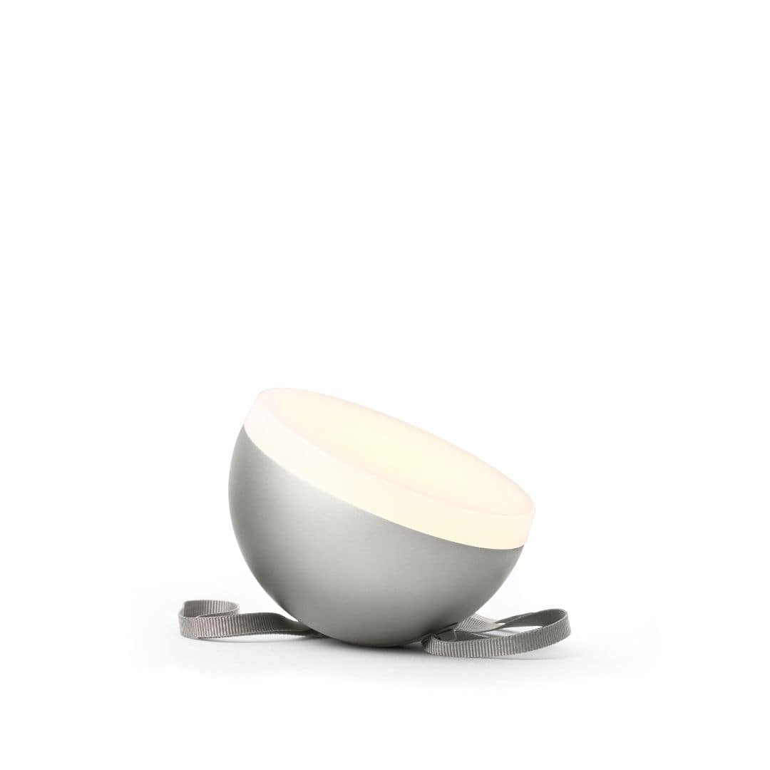 Produktbillede af Sphere Adventure Light Udendørslampe Warm Grey New Works i premium kvalitet