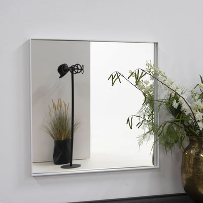 billigt spejl i hvid metal, 60 x 60 cm på udsalg!  Tilbud fra 3-nordic med hurtig levering. Spar op til 55% på Entre > Spejle.
