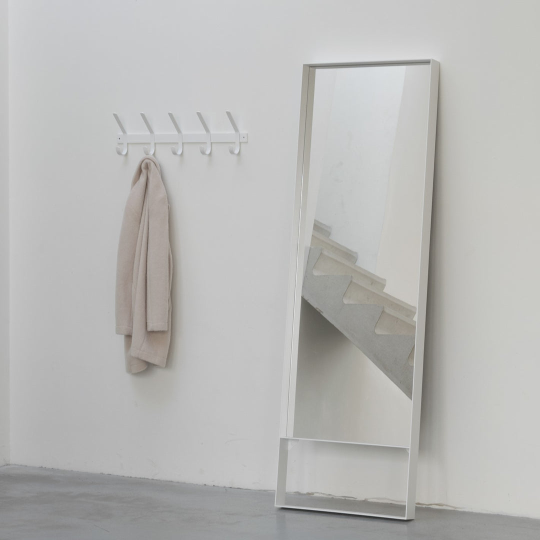 Produktbillede af Fugaz Gulvspejl i hvid metal 60 x 190 cm. på tilbud i høj kvalitet
