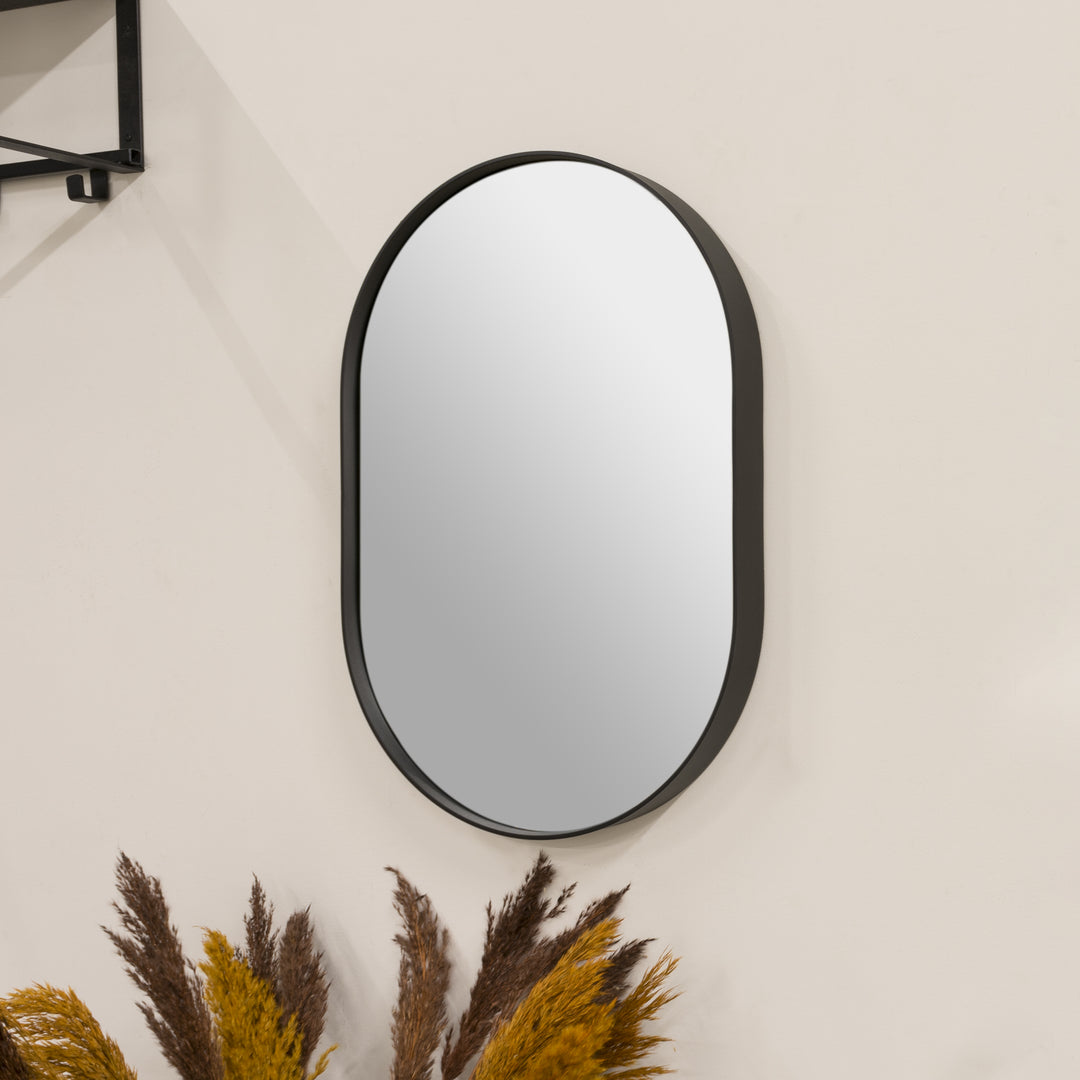Produktbillede af Fugaz Spejl i sort metal oval 40 x 60 cm. på tilbud i høj kvalitet