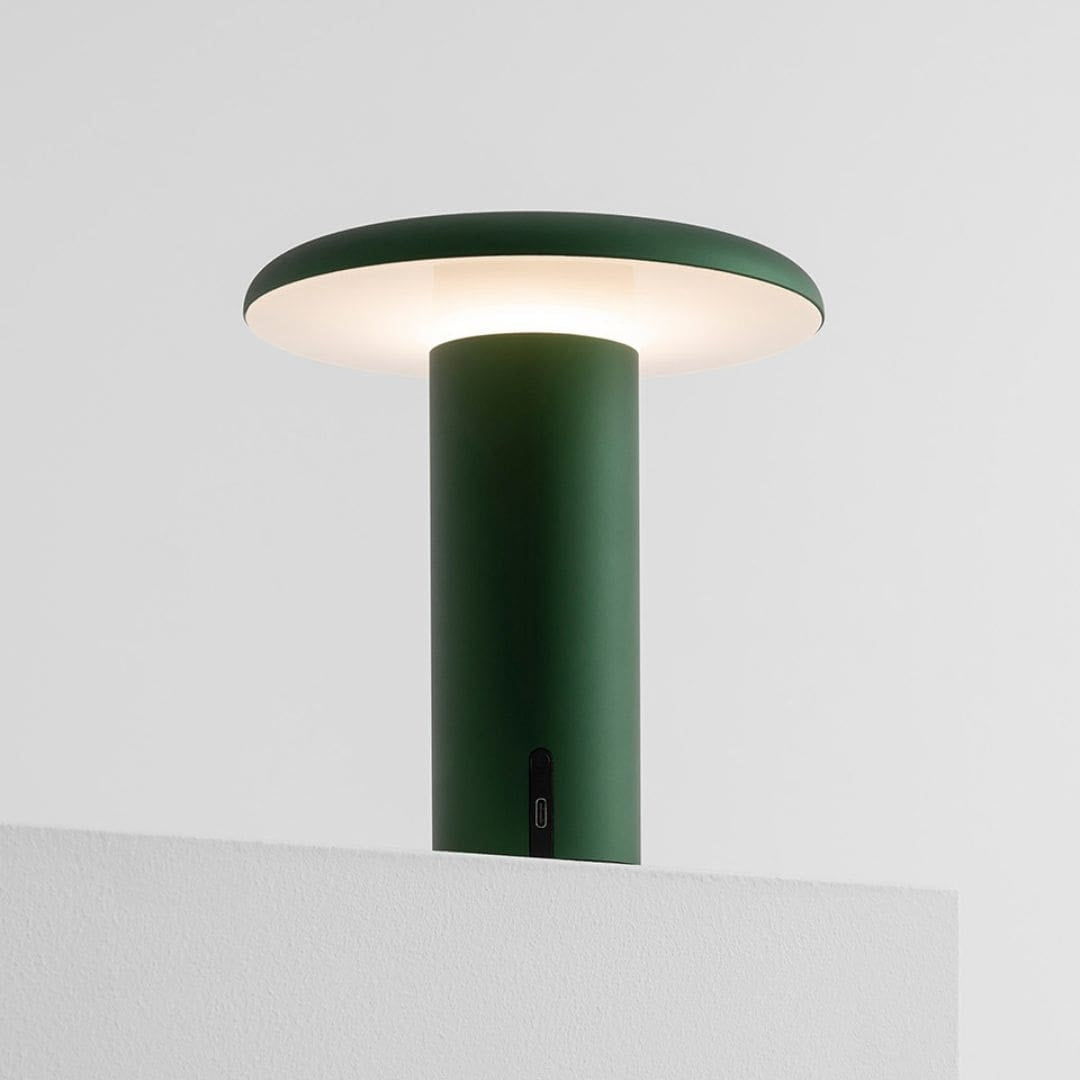 Produktbillede af Takku Bordlampe Anodiseret Grøn Artemide i premium kvalitet